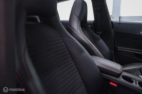 Mercedes-Benz CLA-Klasse Shooting Brake 180 AMG Line | Panorama | Trekhaak | Sportleder | LED | Navigatie | NL auto NAP | Rijklaarprijs |