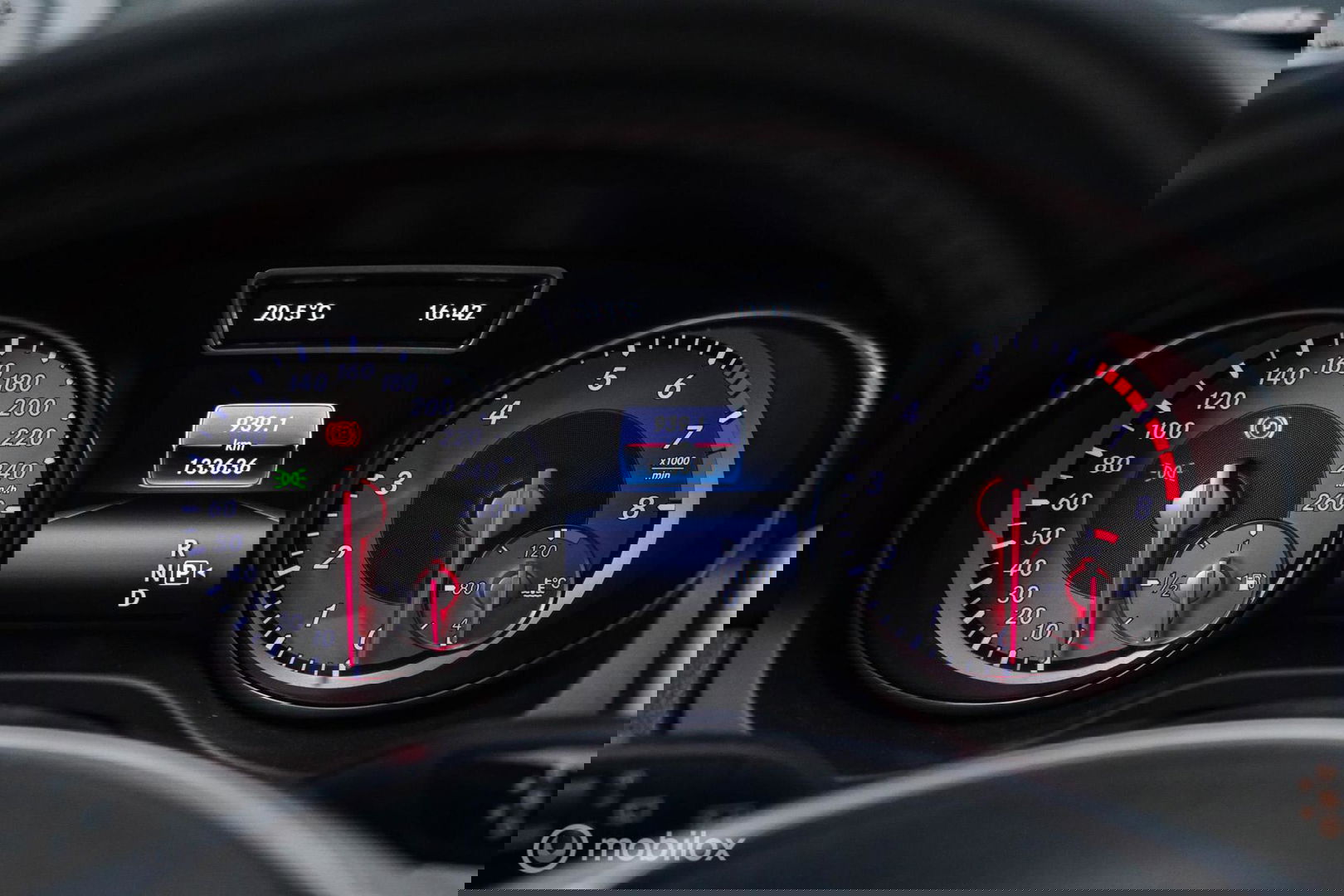 Mercedes-Benz CLA-Klasse Shooting Brake 180 AMG Line | Panorama | Trekhaak | Sportleder | LED | Navigatie | NL auto NAP | Rijklaarprijs |