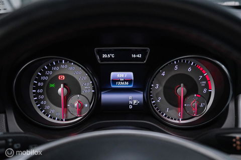 Mercedes-Benz CLA-Klasse Shooting Brake 180 AMG Line | Panorama | Trekhaak | Sportleder | LED | Navigatie | NL auto NAP | Rijklaarprijs |