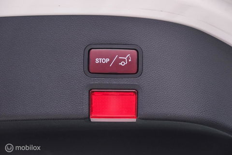 Mercedes-Benz CLA-Klasse Shooting Brake 180 AMG Line | Panorama | Trekhaak | Sportleder | LED | Navigatie | NL auto NAP | Rijklaarprijs |