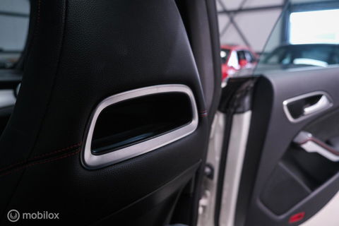 Mercedes-Benz CLA-Klasse Shooting Brake 180 AMG Line | Panorama | Trekhaak | Sportleder | LED | Navigatie | NL auto NAP | Rijklaarprijs |