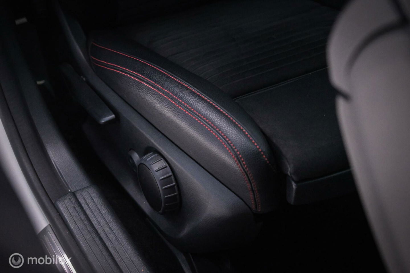 Mercedes-Benz CLA-Klasse Shooting Brake 180 AMG Line | Panorama | Trekhaak | Sportleder | LED | Navigatie | NL auto NAP | Rijklaarprijs |