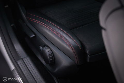 Mercedes-Benz CLA-Klasse Shooting Brake 180 AMG Line | Panorama | Trekhaak | Sportleder | LED | Navigatie | NL auto NAP | Rijklaarprijs |