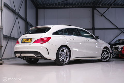Mercedes-Benz CLA-Klasse Shooting Brake 180 AMG Line | Panorama | Trekhaak | Sportleder | LED | Navigatie | NL auto NAP | Rijklaarprijs |