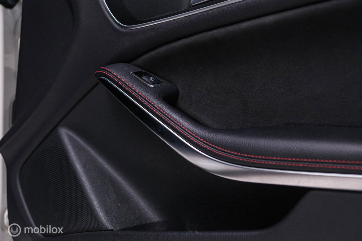 Mercedes-Benz CLA-Klasse Shooting Brake 180 AMG Line | Panorama | Trekhaak | Sportleder | LED | Navigatie | NL auto NAP | Rijklaarprijs |