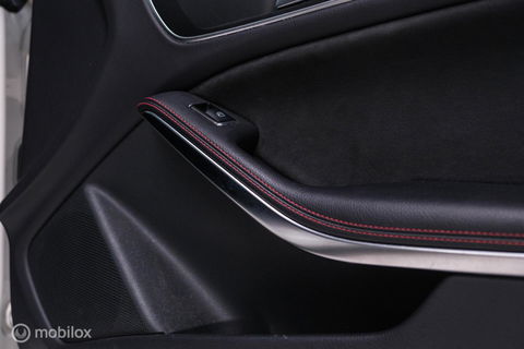 Mercedes-Benz CLA-Klasse Shooting Brake 180 AMG Line | Panorama | Trekhaak | Sportleder | LED | Navigatie | NL auto NAP | Rijklaarprijs |