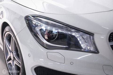 Mercedes-Benz CLA-Klasse Shooting Brake 180 AMG Line | Panorama | Trekhaak | Sportleder | LED | Navigatie | NL auto NAP | Rijklaarprijs |