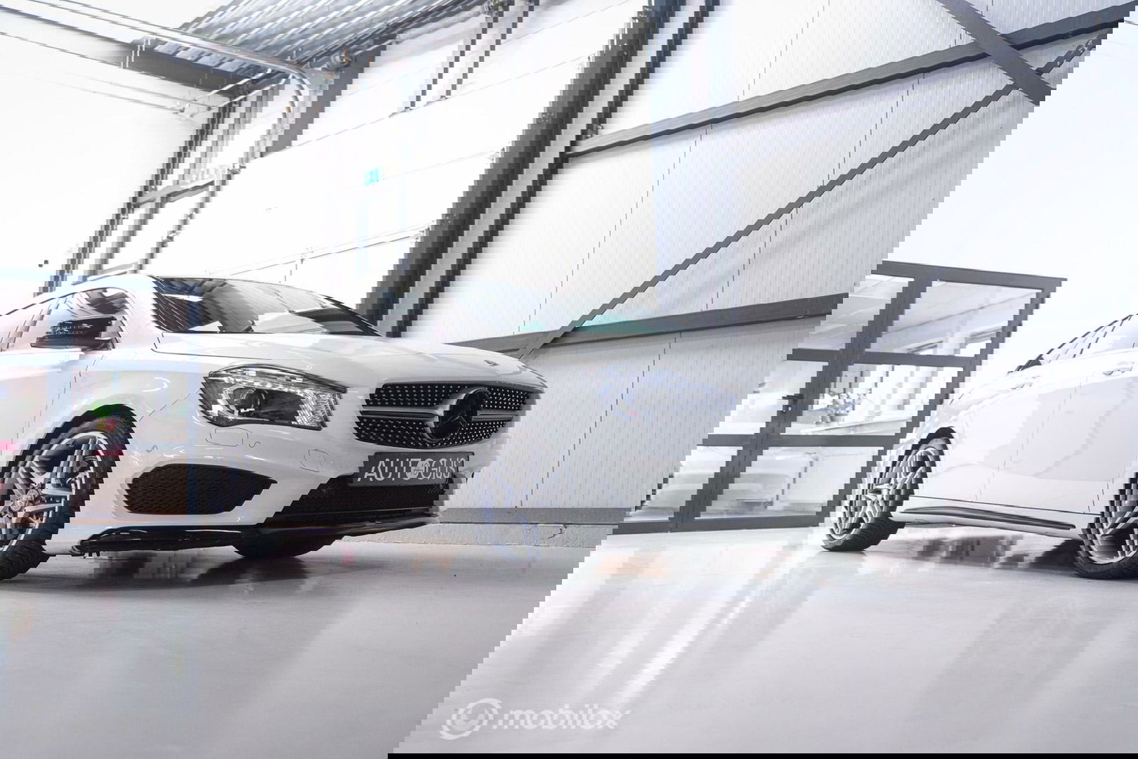 Mercedes-Benz CLA-Klasse Shooting Brake 180 AMG Line | Panorama | Trekhaak | Sportleder | LED | Navigatie | NL auto NAP | Rijklaarprijs |