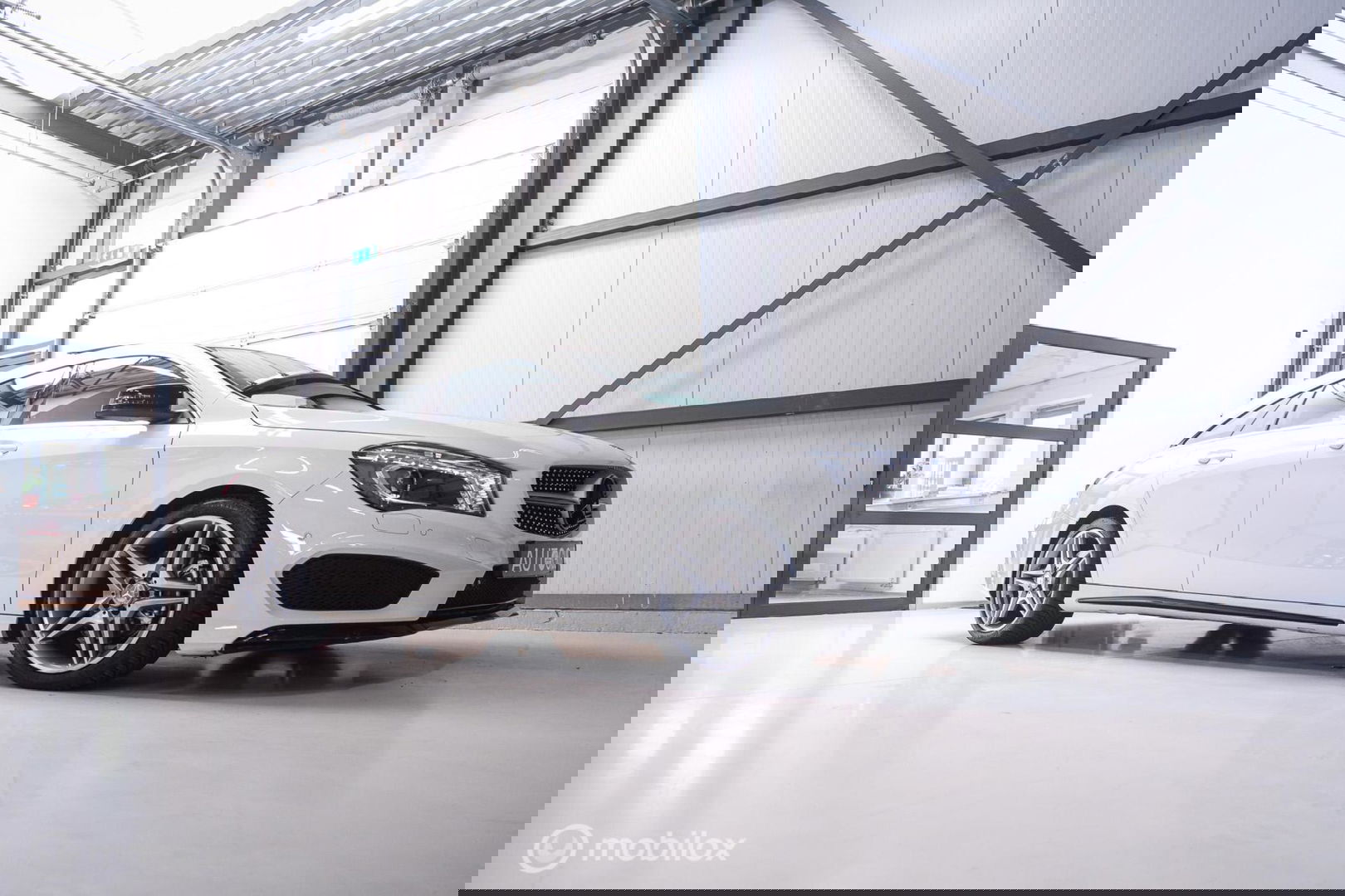 Mercedes-Benz CLA-Klasse Shooting Brake 180 AMG Line | Panorama | Trekhaak | Sportleder | LED | Navigatie | NL auto NAP | Rijklaarprijs |