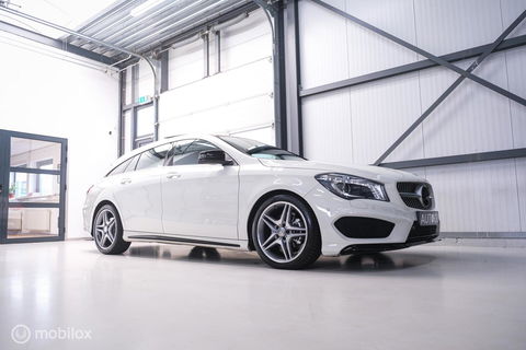 Mercedes-Benz CLA-Klasse Shooting Brake 180 AMG Line | Panorama | Trekhaak | Sportleder | LED | Navigatie | NL auto NAP | Rijklaarprijs |