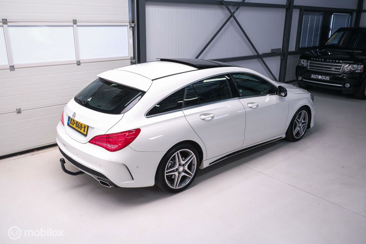 Mercedes-Benz CLA-Klasse Shooting Brake 180 AMG Line | Panorama | Trekhaak | Sportleder | LED | Navigatie | NL auto NAP | Rijklaarprijs |