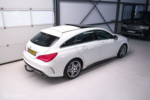 Mercedes-Benz CLA-Klasse Shooting Brake 180 AMG Line | Panorama | Trekhaak | Sportleder | LED | Navigatie | NL auto NAP | Rijklaarprijs |