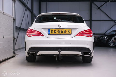 Mercedes-Benz CLA-Klasse Shooting Brake 180 AMG Line | Panorama | Trekhaak | Sportleder | LED | Navigatie | NL auto NAP | Rijklaarprijs |
