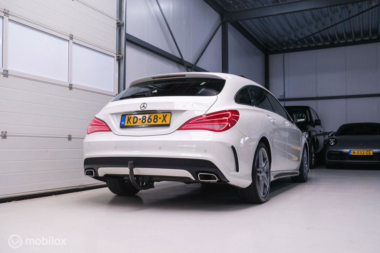 Mercedes-Benz CLA-Klasse Shooting Brake 180 AMG Line | Panorama | Trekhaak | Sportleder | LED | Navigatie | NL auto NAP | Rijklaarprijs |