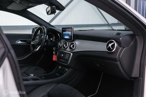 Mercedes-Benz CLA-Klasse Shooting Brake 180 AMG Line | Panorama | Trekhaak | Sportleder | LED | Navigatie | NL auto NAP | Rijklaarprijs |