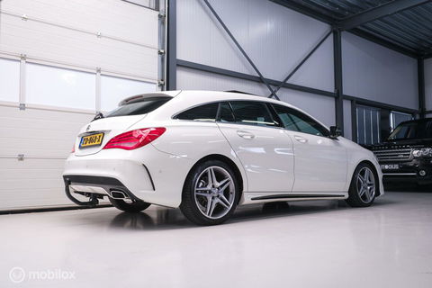 Mercedes-Benz CLA-Klasse Shooting Brake 180 AMG Line | Panorama | Trekhaak | Sportleder | LED | Navigatie | NL auto NAP | Rijklaarprijs |