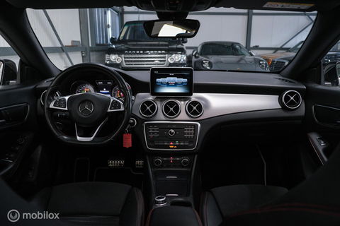 Mercedes-Benz CLA-Klasse Shooting Brake 180 AMG Line | Panorama | Trekhaak | Sportleder | LED | Navigatie | NL auto NAP | Rijklaarprijs |