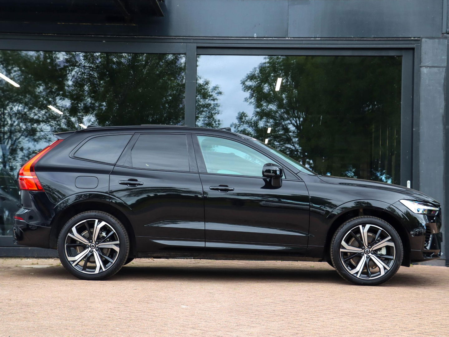 Volvo XC60 T8 AWD Plus Dark 455PK | 360 Cam | 21'' | Harman Kardon | Winterpakket