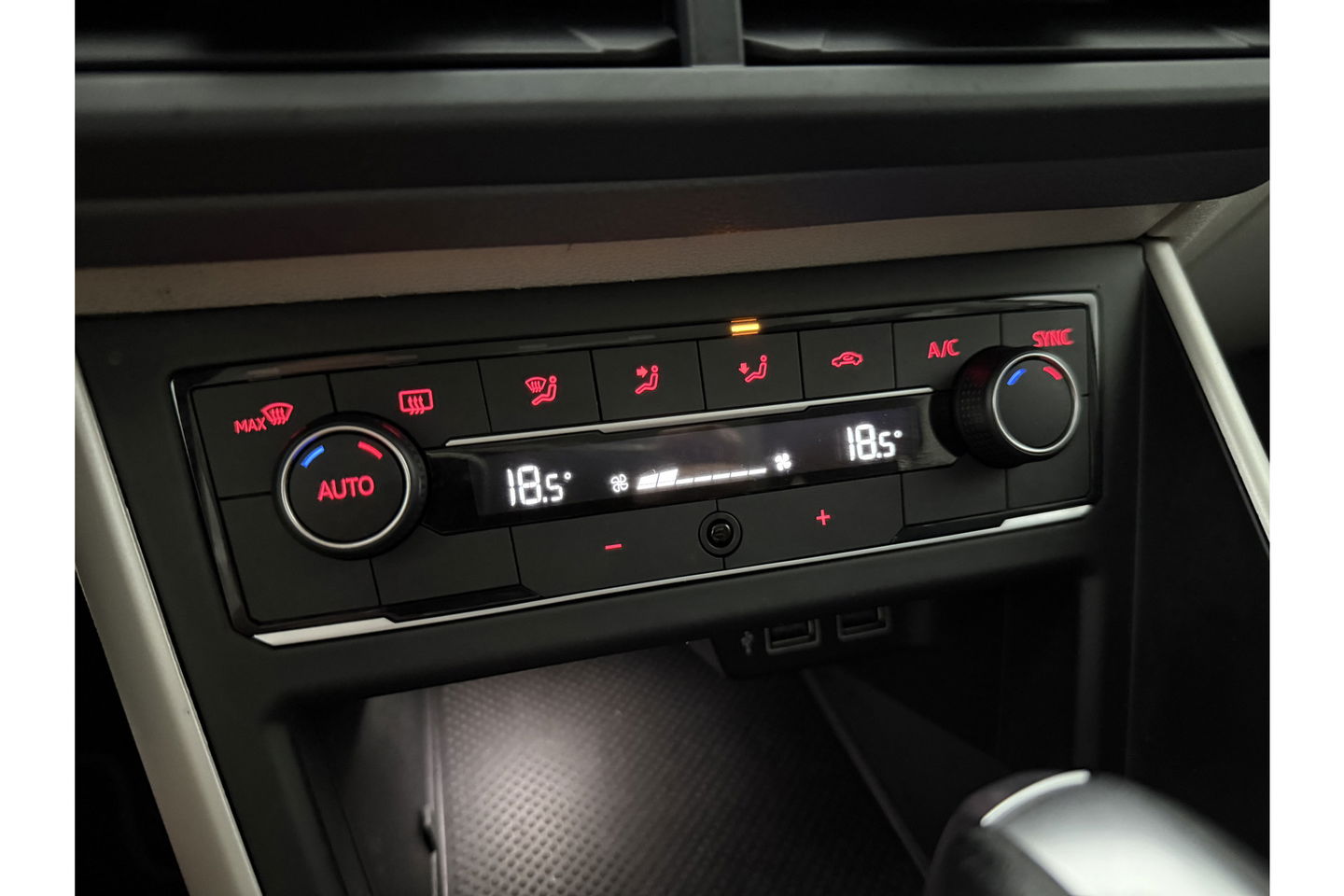 Volkswagen Polo 1.0 TSI R-Line LED Virtual Clima Cruise Carplay Navi PDC 16"LMV