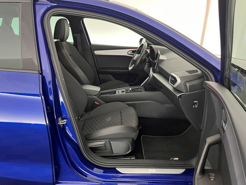 SEAT Leon 2.0 TDI FR-Sportpack Launch Edition (INCL-BTW) Aut.*PANO | LEATHER-FABRIC | FULL-LED | DIGI-COCKPIT | SPORT-SEATS | NAVI-FULLMAP | ECC | SHIFTPADDLES | PDC | AMBIENT-LIGHT | KEYLESS | PRIVACY-GLASS | 17''ALU*