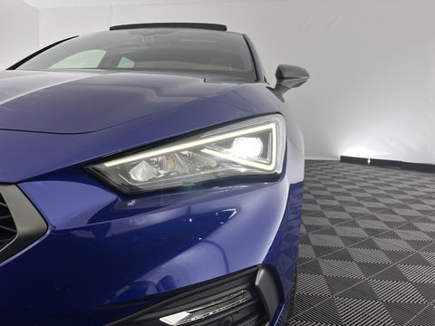 SEAT Leon 2.0 TDI FR-Sportpack Launch Edition (INCL-BTW) Aut.*PANO | LEATHER-FABRIC | FULL-LED | DIGI-COCKPIT | SPORT-SEATS | NAVI-FULLMAP | ECC | SHIFTPADDLES | PDC | AMBIENT-LIGHT | KEYLESS | PRIVACY-GLASS | 17''ALU*