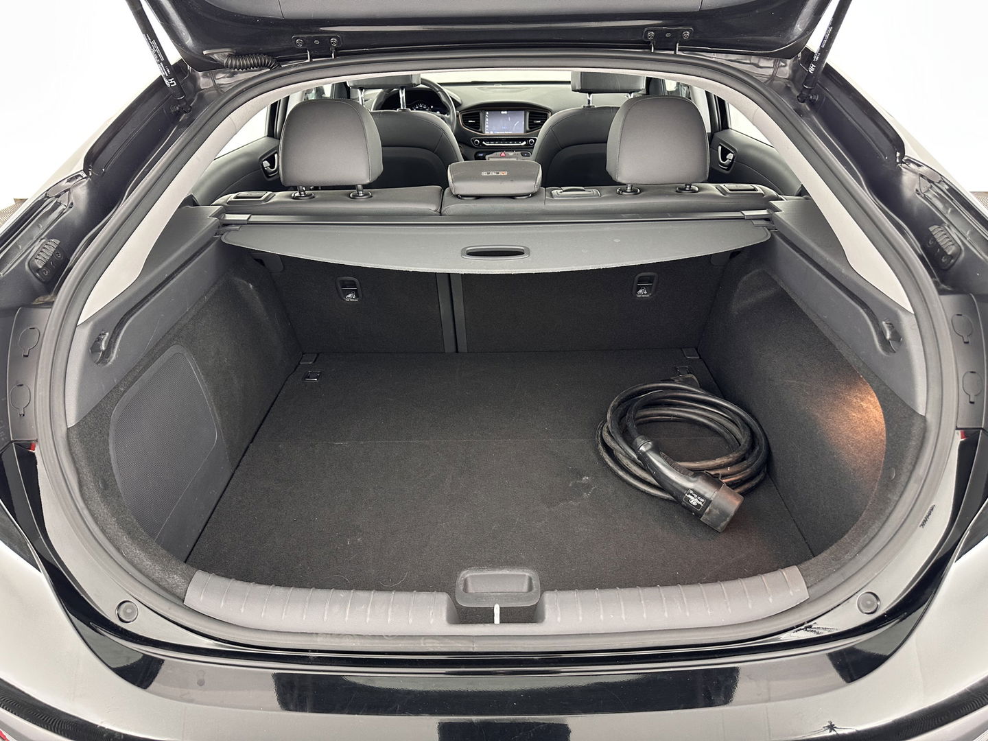 Hyundai IONIQ Premium EV (INCL-BTW) *PANO | FULL-LEATHER | INFINITY-AUDIO | FULL-LED | KEYLESS | NAVI-FULLMAP |  ADAPTIVE-CRUISE |  DAB | CAMERA | MEMORY-PACK | DIGI-COCKPIT | CCS-FASTLOADER | LANE-ASSIST...