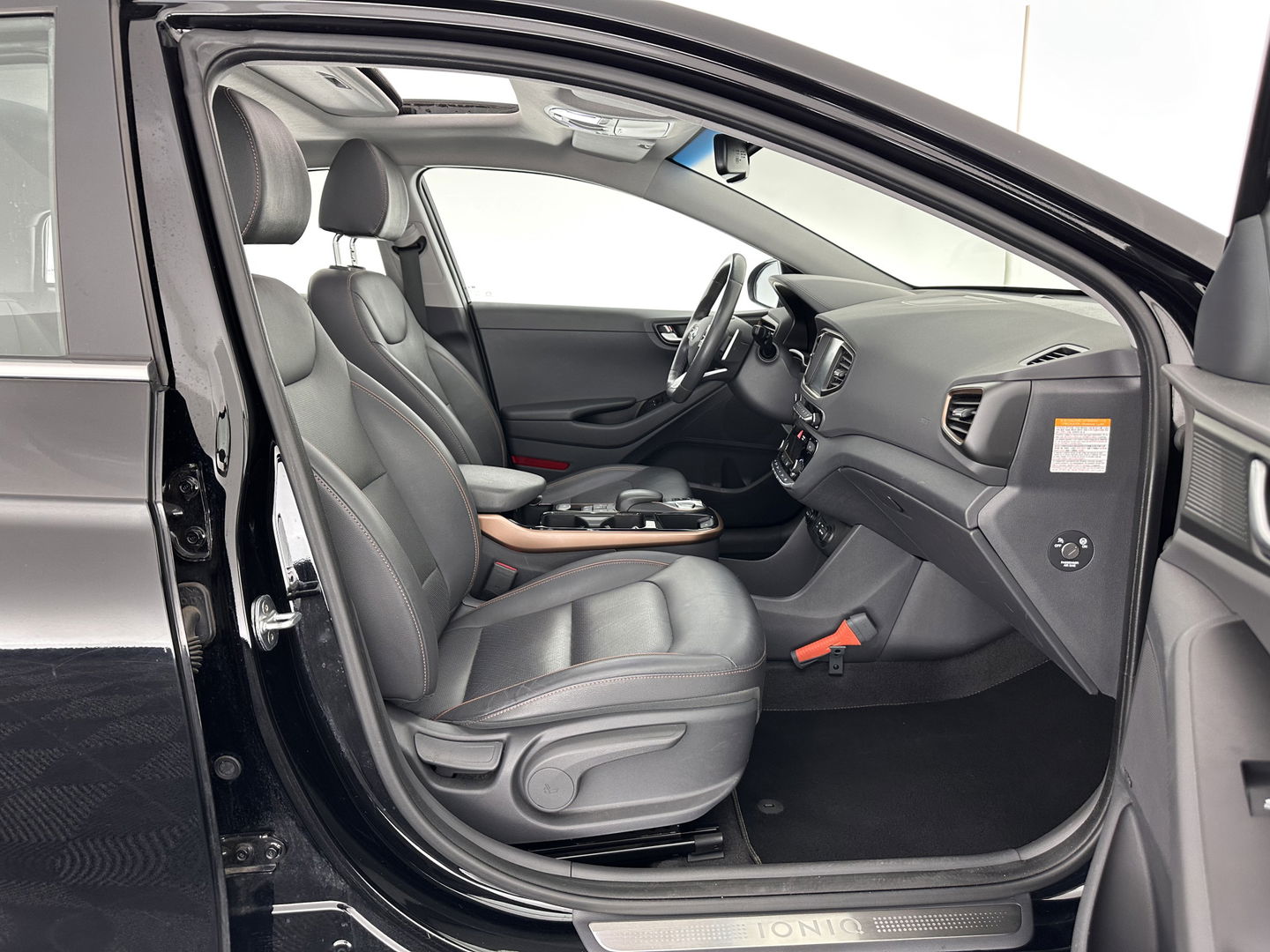 Hyundai IONIQ Premium EV (INCL-BTW) *PANO | FULL-LEATHER | INFINITY-AUDIO | FULL-LED | KEYLESS | NAVI-FULLMAP |  ADAPTIVE-CRUISE |  DAB | CAMERA | MEMORY-PACK | DIGI-COCKPIT | CCS-FASTLOADER | LANE-ASSIST...