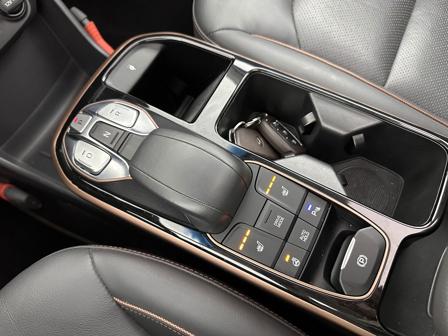 Hyundai IONIQ Premium EV (INCL-BTW) *PANO | FULL-LEATHER | INFINITY-AUDIO | FULL-LED | KEYLESS | NAVI-FULLMAP |  ADAPTIVE-CRUISE |  DAB | CAMERA | MEMORY-PACK | DIGI-COCKPIT | CCS-FASTLOADER | LANE-ASSIST...