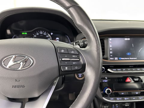 Hyundai IONIQ Premium EV (INCL-BTW) *PANO | FULL-LEATHER | INFINITY-AUDIO | FULL-LED | KEYLESS | NAVI-FULLMAP |  ADAPTIVE-CRUISE |  DAB | CAMERA | MEMORY-PACK | DIGI-COCKPIT | CCS-FASTLOADER | LANE-ASSIST...
