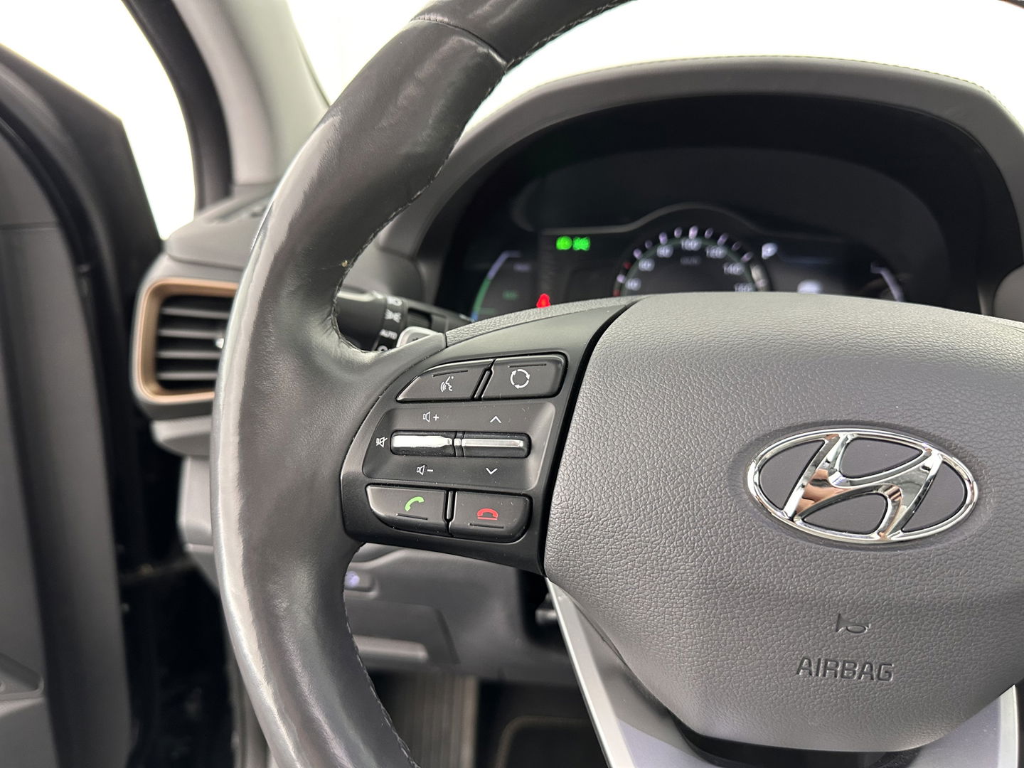 Hyundai IONIQ Premium EV (INCL-BTW) *PANO | FULL-LEATHER | INFINITY-AUDIO | FULL-LED | KEYLESS | NAVI-FULLMAP |  ADAPTIVE-CRUISE |  DAB | CAMERA | MEMORY-PACK | DIGI-COCKPIT | CCS-FASTLOADER | LANE-ASSIST...