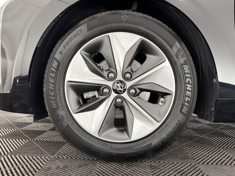 Hyundai IONIQ Premium EV (INCL-BTW) *PANO | FULL-LEATHER | INFINITY-AUDIO | FULL-LED | KEYLESS | NAVI-FULLMAP |  ADAPTIVE-CRUISE |  DAB | CAMERA | MEMORY-PACK | DIGI-COCKPIT | CCS-FASTLOADER | LANE-ASSIST...