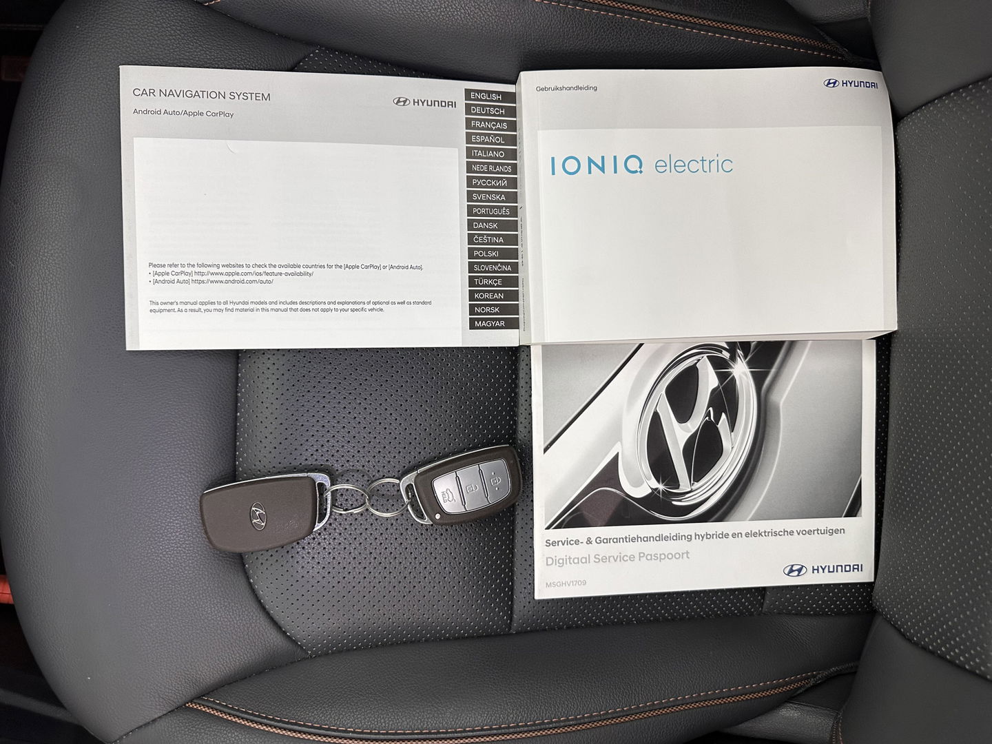 Hyundai IONIQ Premium EV (INCL-BTW) *PANO | FULL-LEATHER | INFINITY-AUDIO | FULL-LED | KEYLESS | NAVI-FULLMAP |  ADAPTIVE-CRUISE |  DAB | CAMERA | MEMORY-PACK | DIGI-COCKPIT | CCS-FASTLOADER | LANE-ASSIST...