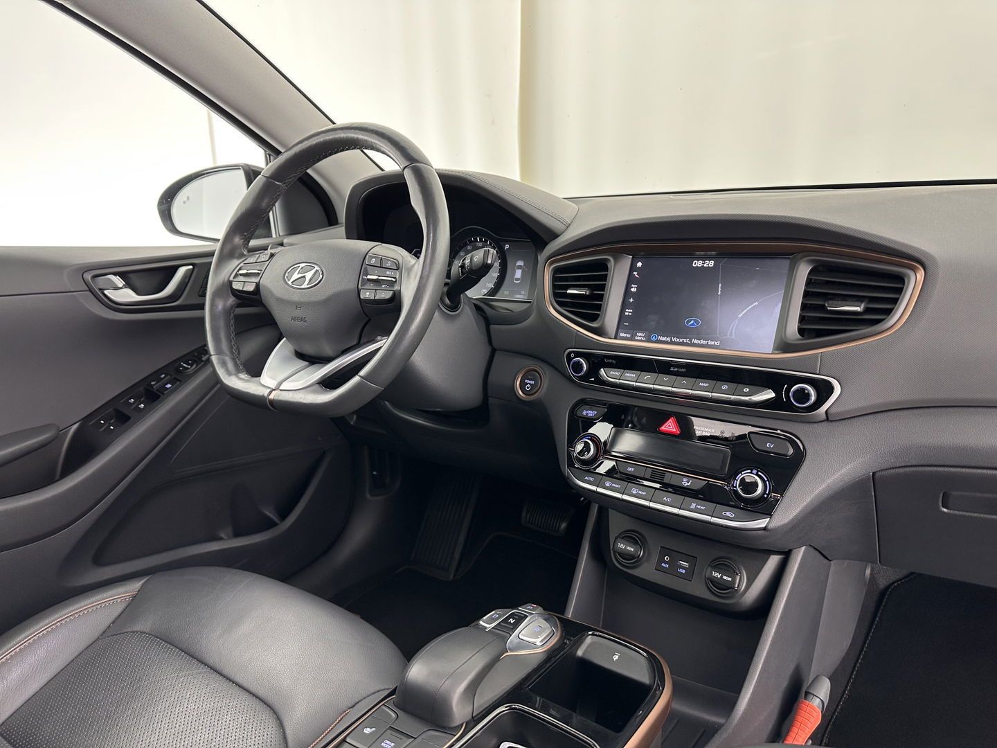Hyundai IONIQ Premium EV (INCL-BTW) *PANO | FULL-LEATHER | INFINITY-AUDIO | FULL-LED | KEYLESS | NAVI-FULLMAP |  ADAPTIVE-CRUISE |  DAB | CAMERA | MEMORY-PACK | DIGI-COCKPIT | CCS-FASTLOADER | LANE-ASSIST...