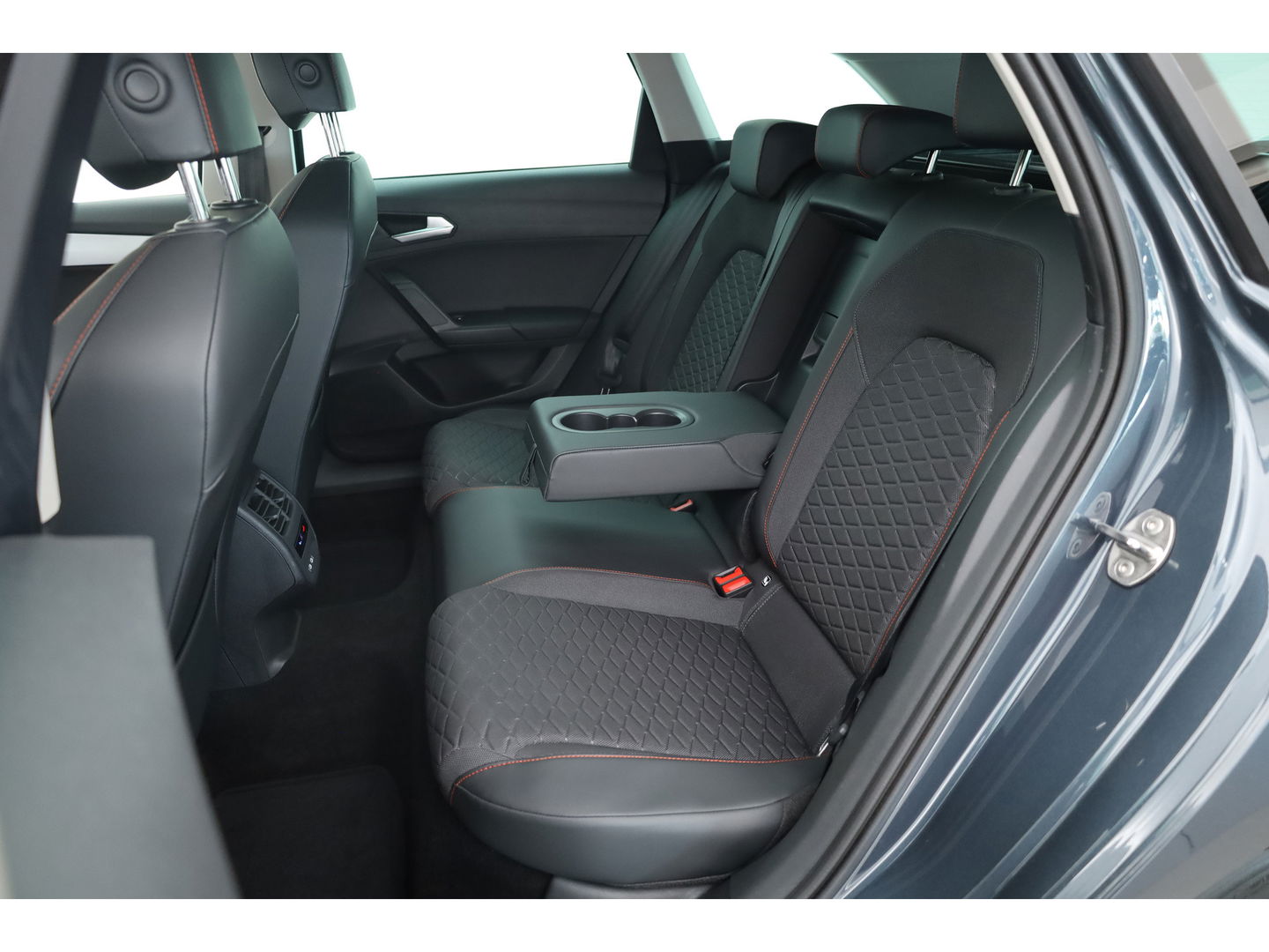 SEAT Leon Sportstourer 1.4 TSI eHybrid PHEV FR Business Intense | Navi | Adapt. Cruise | CarPlay | Stoel-Stuurverw. | Camera | Keyless