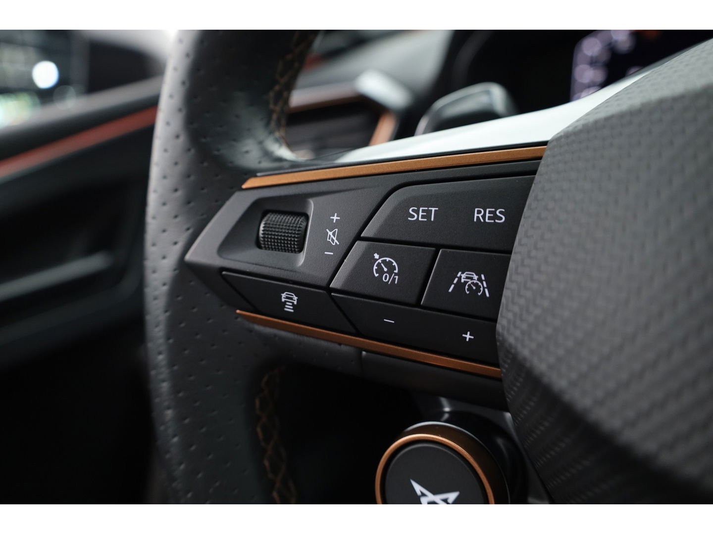 CUPRA Leon Sportstourer 1.4 e-Hybrid VZ Copper Edition 245pk | Navi | Adapt. Cruise | Camera | Stoel-Stuurverw.
