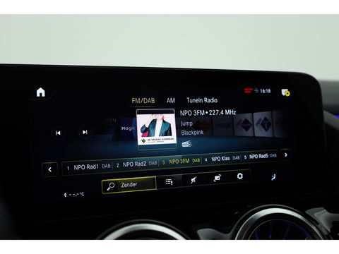 Mercedes-Benz GLA 250 e AMG Line | Augmented Reality | Burmester | Trekhaak | All Season | Dodehoek