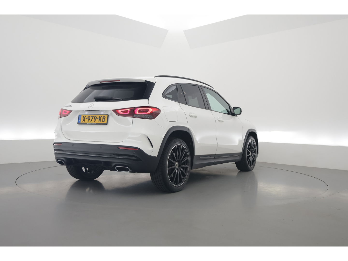 Mercedes-Benz GLA 250 e AMG Line | Augmented Reality | Burmester | Trekhaak | All Season | Dodehoek
