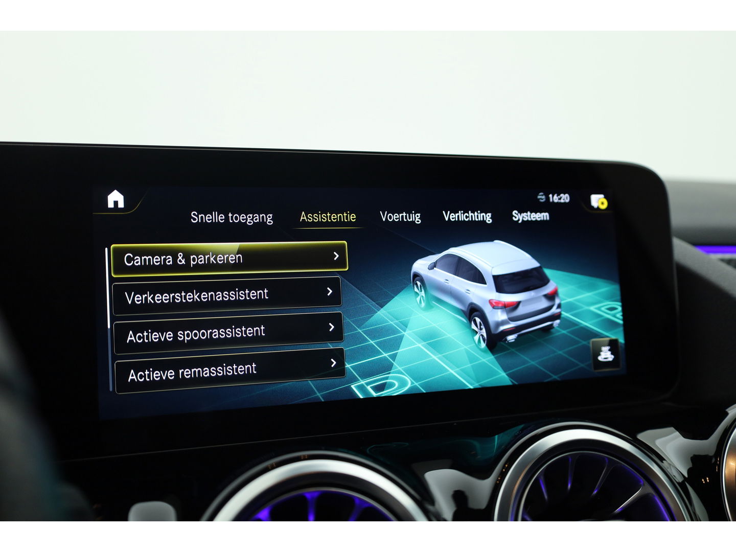 Mercedes-Benz GLA 250 e AMG Line | Augmented Reality | Burmester | Trekhaak | All Season | Dodehoek