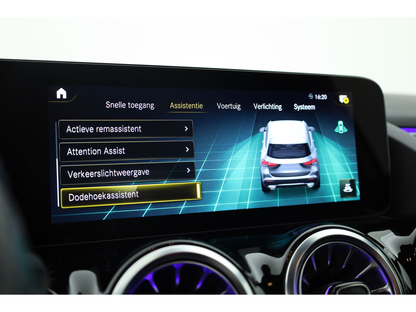 Mercedes-Benz GLA 250 e AMG Line | Augmented Reality | Burmester | Trekhaak | All Season | Dodehoek