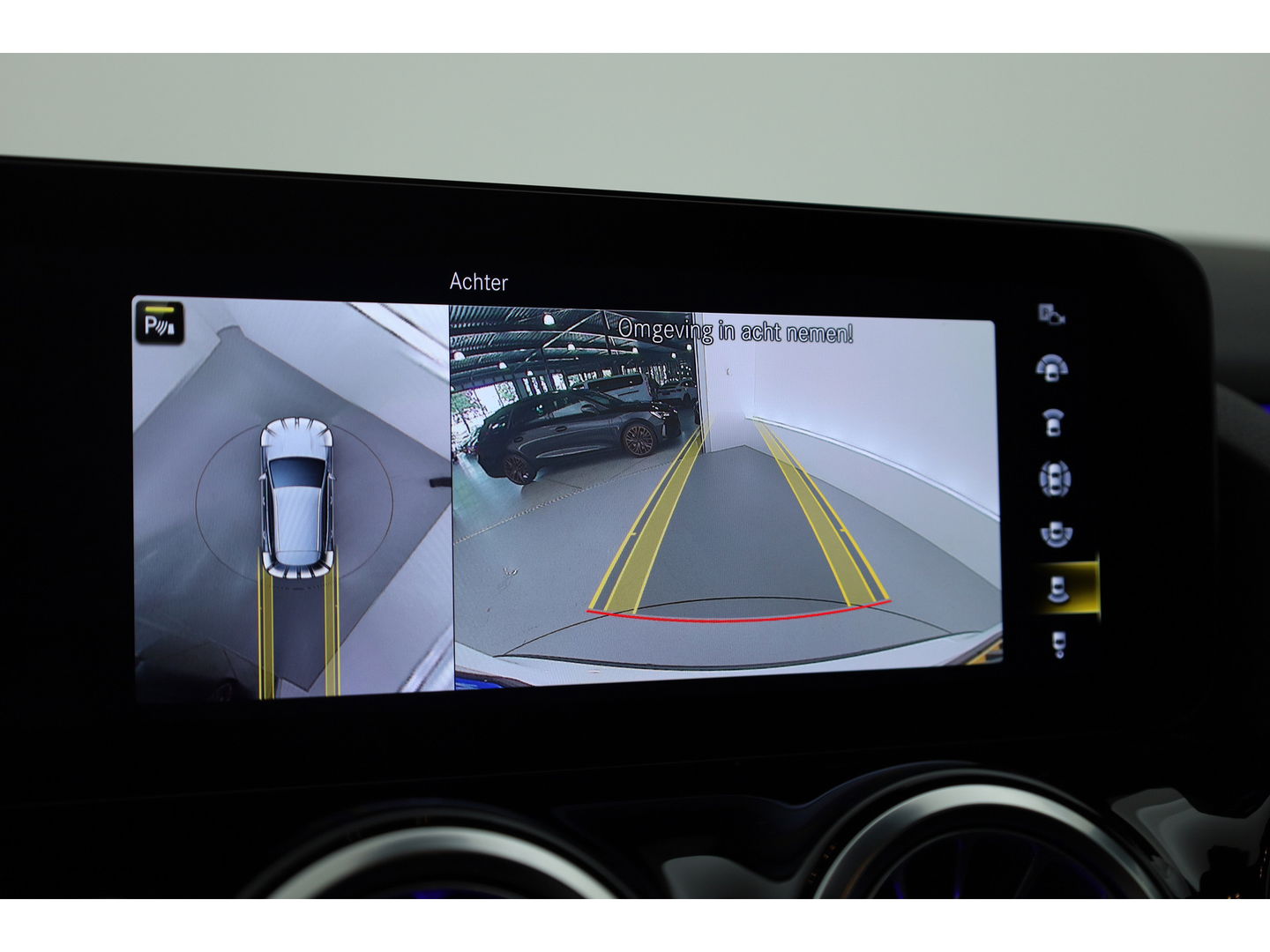 Mercedes-Benz GLA 250 e AMG Line | Augmented Reality | Burmester | Trekhaak | All Season | Dodehoek