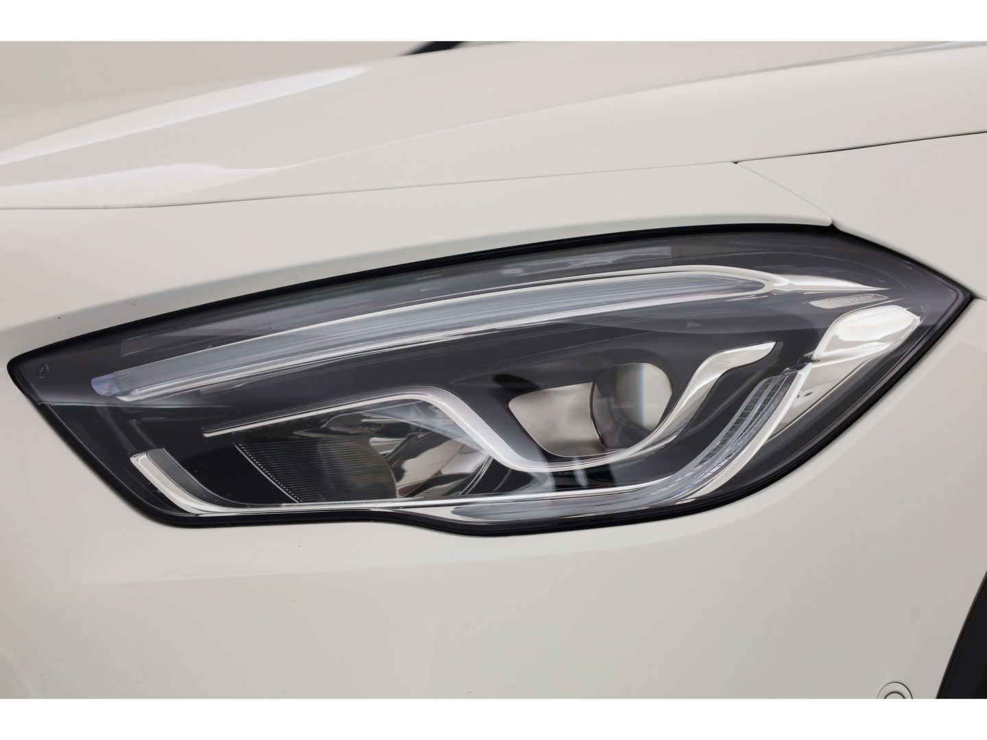 Mercedes-Benz GLA 250 e AMG Line | Augmented Reality | Burmester | Trekhaak | All Season | Dodehoek