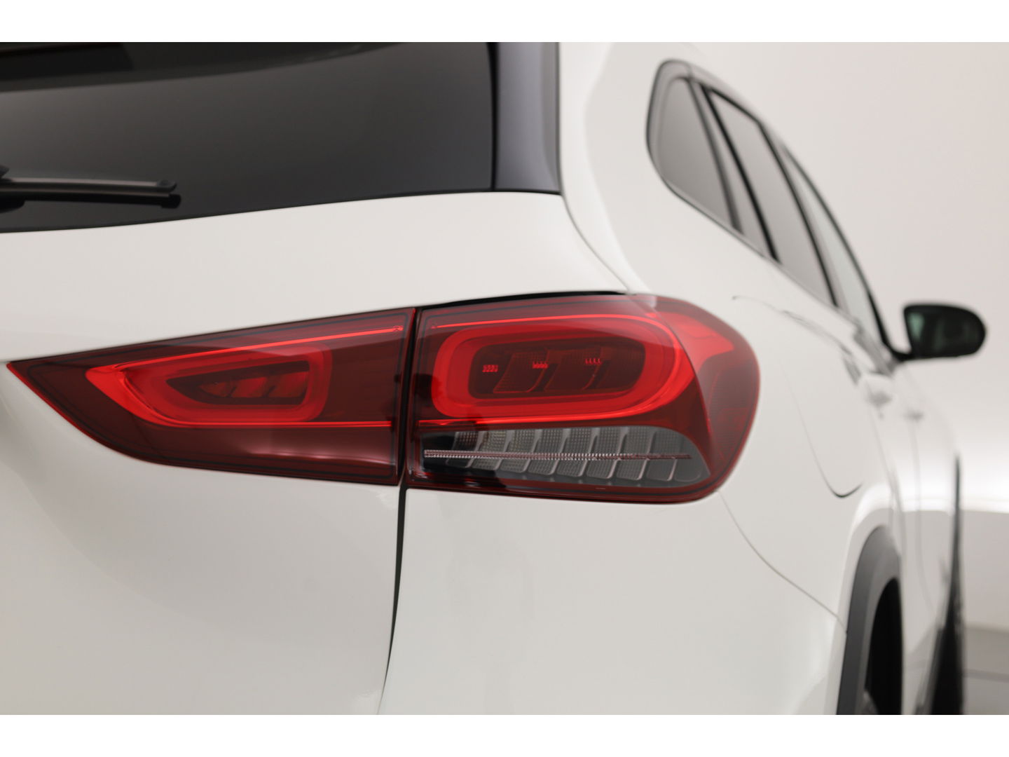Mercedes-Benz GLA 250 e AMG Line | Augmented Reality | Burmester | Trekhaak | All Season | Dodehoek