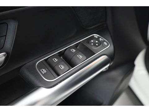 Mercedes-Benz GLA 250 e AMG Line | Augmented Reality | Burmester | Trekhaak | All Season | Dodehoek