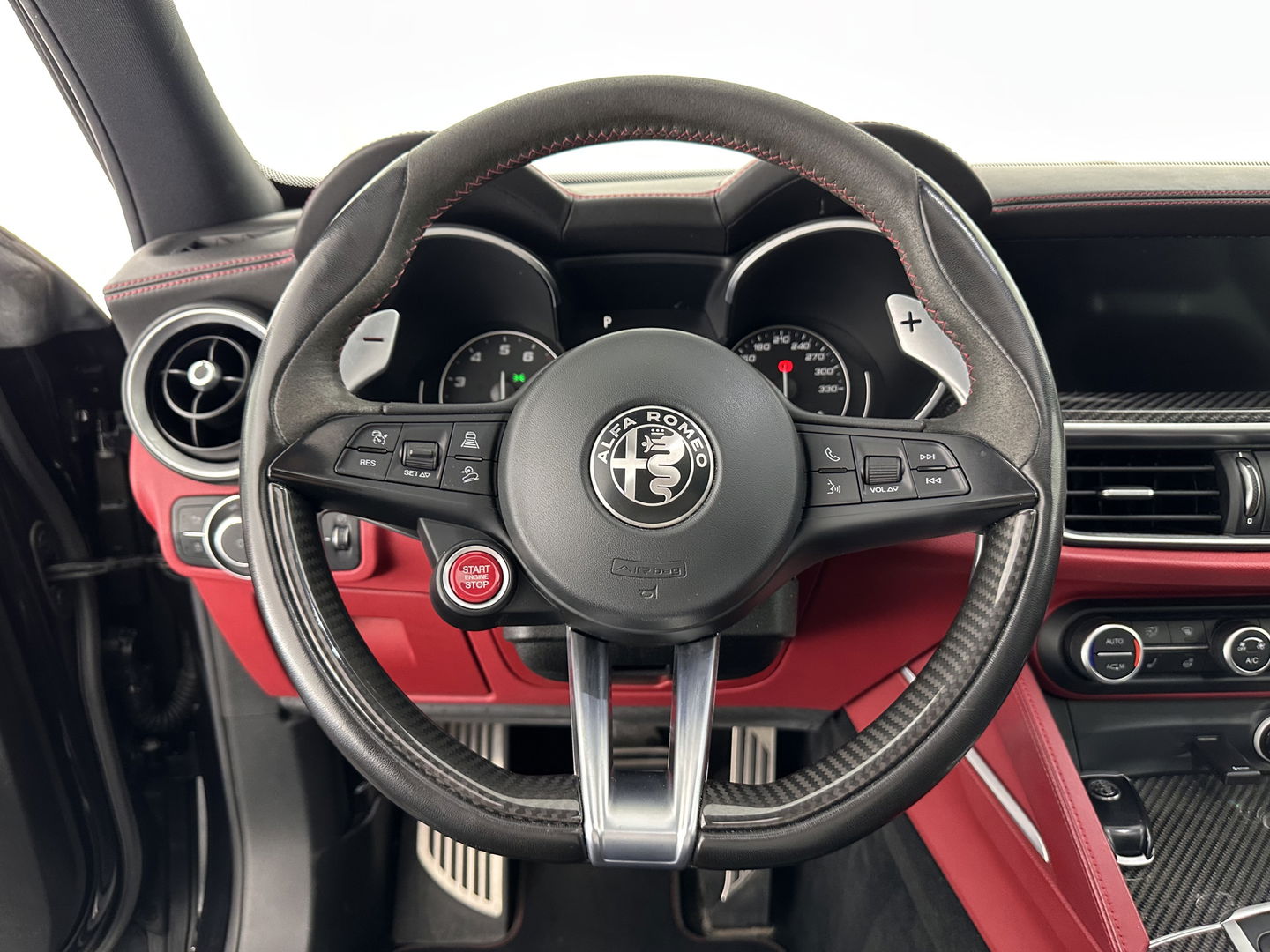 Alfa Romeo Stelvio 2.9 V6 AWD Quadrifoglio (INCL-BTW) Aut. *PANO | LEATHER-ALCANTARA | XENON | ADAPTIVE-CRUISE | BLIND-SPOT | HARMAN/KARDON | MEMORY-PACK | HEATED-SPORTSEATS | DAB+ | KEYLESS | CARPLAY | NAVI-FULLMAP | CARBON-INLAY |