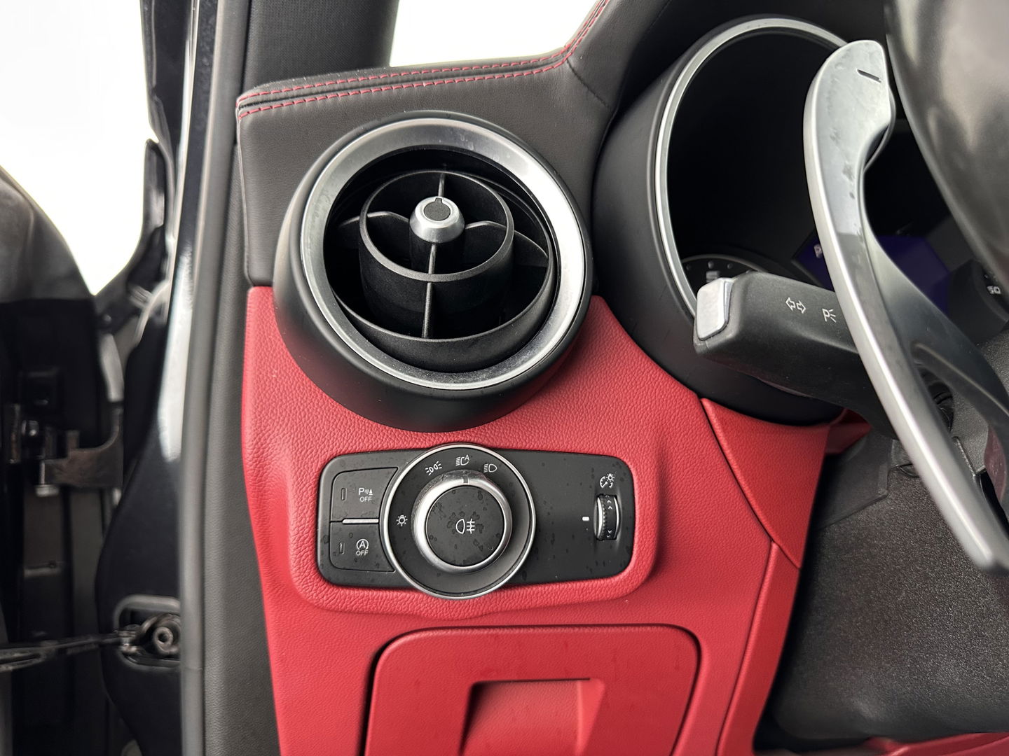Alfa Romeo Stelvio 2.9 V6 AWD Quadrifoglio (INCL-BTW) Aut. *PANO | LEATHER-ALCANTARA | XENON | ADAPTIVE-CRUISE | BLIND-SPOT | HARMAN/KARDON | MEMORY-PACK | HEATED-SPORTSEATS | DAB+ | KEYLESS | CARPLAY | NAVI-FULLMAP | CARBON-INLAY |