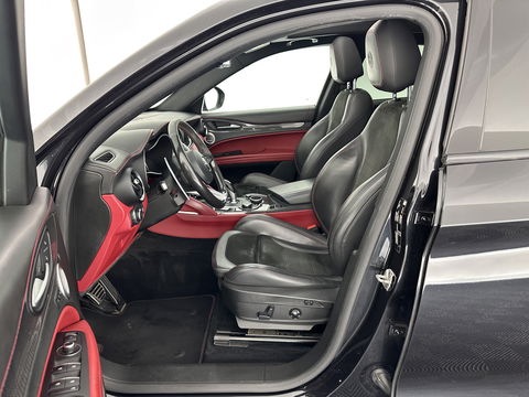 Alfa Romeo Stelvio 2.9 V6 AWD Quadrifoglio (INCL-BTW) Aut. *PANO | LEATHER-ALCANTARA | XENON | ADAPTIVE-CRUISE | BLIND-SPOT | HARMAN/KARDON | MEMORY-PACK | HEATED-SPORTSEATS | DAB+ | KEYLESS | CARPLAY | NAVI-FULLMAP | CARBON-INLAY |
