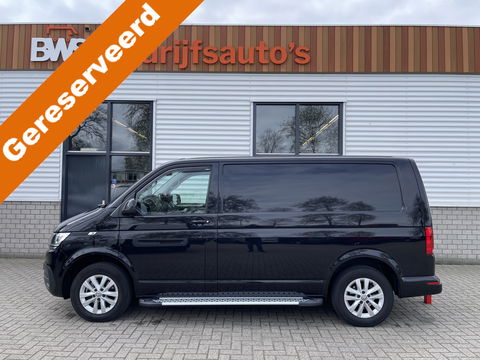 Volkswagen Transporter 2.0 TDI 150pk DSG automaat L1H1 28 / vaste prijs rijklaar € 22.950 ex btw / lease vanaf € 375 / euro 6 / bpm vrij / airco / cruise / navi / trekhaak / sidesteps / lichtmetalen velgen