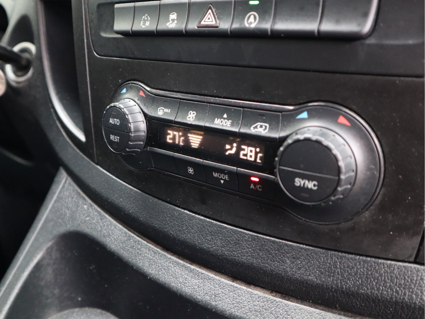 Mercedes-Benz Vito 114 CDI Extra Lang L3 DC 5 Pers. - 2x Schuifdr. - Trekhaak - Clima - Compressor