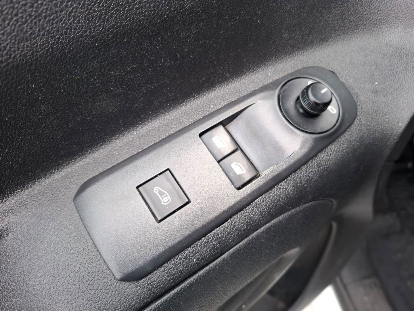Opel Combo 1.6D L1H1 Edition AIRCO / CRUISE CONTROLE / NAVI / IMPERIAL / TREKHAAK