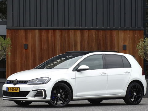 Volkswagen Golf TSI GTE 204PK / Pano / 2019 / LED / ACC